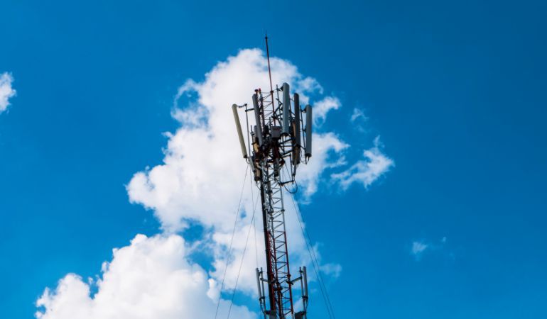 Un repetidor de telefonía móvil Un repetidor de telefonía móvil