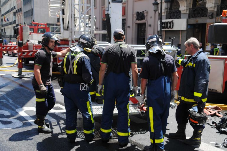 Los bomberos de Madrid realizan paros ante "la falta de efectivos" Los bomberos de Madrid realizan paros ante "la falta de efectivos"