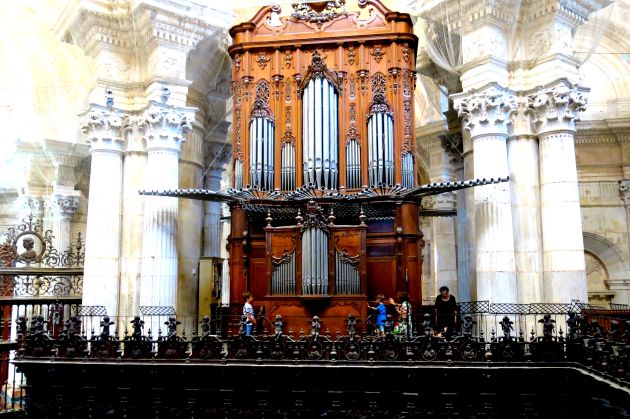Imagen frontal del órgano principal de la Catedral de Cádiz Imagen frontal del órgano principal de la Catedral de Cádiz