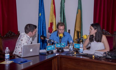 De izquierda a derecha, César García, el historiador loperano, Nicolás Aljarilla, y la técnica de turismo, Mari Ángeles Capilla. De izquierda a derecha, César García, el historiador loperano, Nicolás Aljarilla, y la técnica de turismo, Mari Ángeles Capilla.