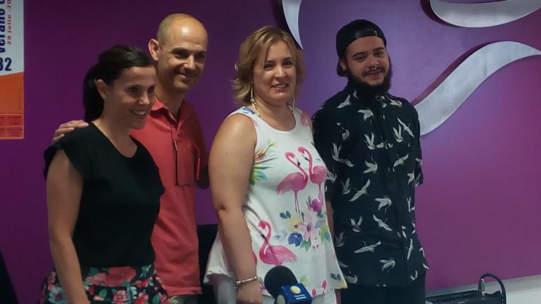 Ana Melero, Diego Pérez y Natalia Miguel, de la organización del Verano Cultural de Milagros, y Marcos Arrabal, diseñador del programa de mano Ana Melero, Diego Pérez y Natalia Miguel, de la organización del Verano Cultural de Milagros, y Marcos Arrabal, diseñador del programa de mano