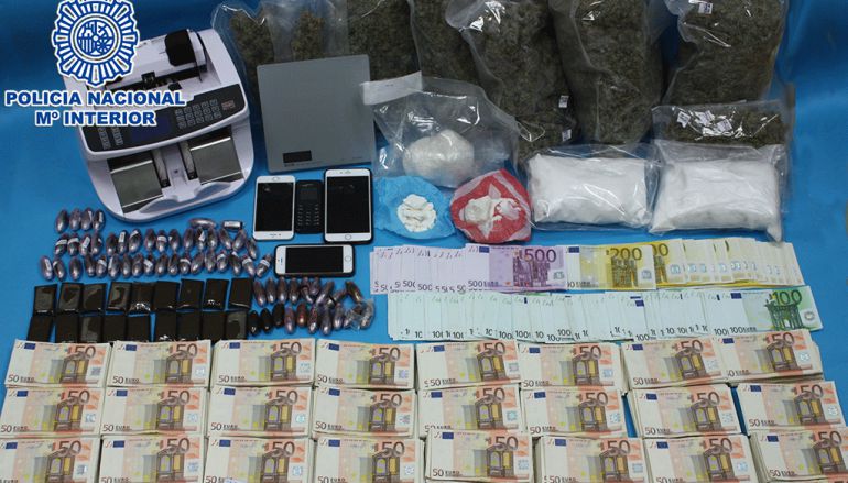 Operación antidroga con un centenar de detenidos. La operación Deseo fue iniciada por agentes de la Comisaría Provincial de la Policía Nacional en Lugo, con la colaboración de las comisarías de la Policía Nacional de Santiago de Compostela, Pontevedra y Marbella, y con la Guardia Civil de Lalín: Operación antidroga con un centenar de detenidos Operación antidroga con un centenar de detenidos. La operación Deseo fue iniciada por agentes de la Comisaría Provincial de la Policía Nacional en Lugo, con la colaboración de las comisarías de la Policía Nacional de Santiago de Compostela, Pontevedra y Marbella, y con la Guardia Civil de Lalín: Operación antidroga con un centenar de detenidos