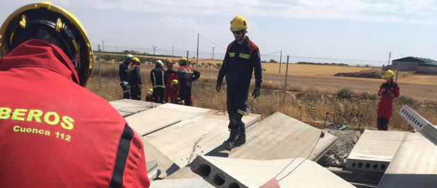 Bomberos provinciales de Cuenca durante un curso de estructuras colapsadas en junio de 2017. Bomberos provinciales de Cuenca durante un curso de estructuras colapsadas en junio de 2017.