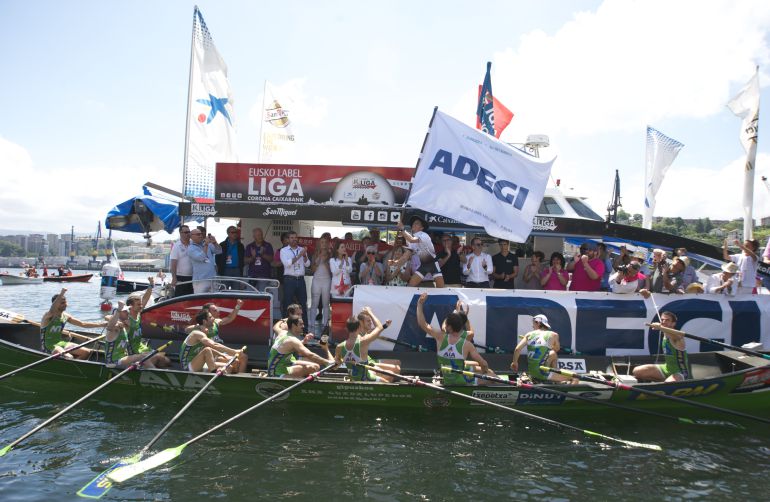 Hondarribia celebra su victoria en la regata de Pasajes, la última de la liga que se ha disputado Hondarribia celebra su victoria en la regata de Pasajes, la última de la liga que se ha disputado