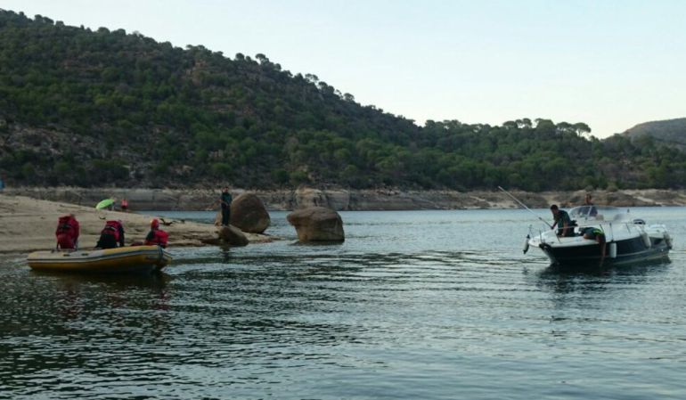 Los bomberos buscan a la mujer que se ahogó en el Pantano de San Juan el pasado viernes Los bomberos buscan a la mujer que se ahogó en el Pantano de San Juan el pasado viernes