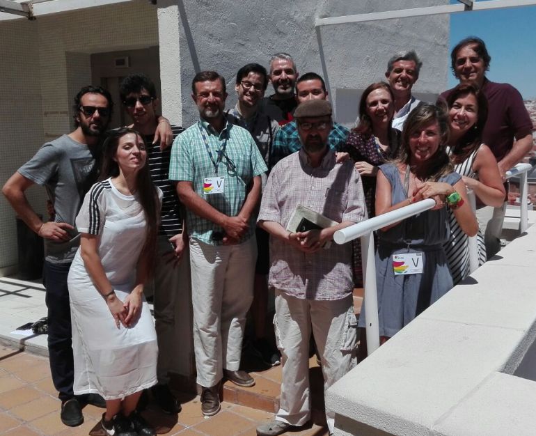 Los finalistas del Concurso de relatos junto con el jurado y los miembros de Sweet Barrio Los finalistas del Concurso de relatos junto con el jurado y los miembros de Sweet Barrio