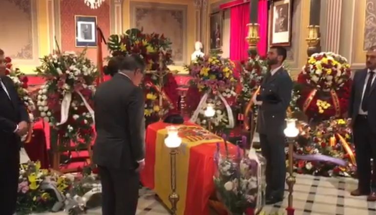 El ministro del Interior, Juan Ignacio Zoido, impone la medalla al mérito con distintivo rojo al guardia civil fallecido en acto de servicio El ministro del Interior, Juan Ignacio Zoido, impone la medalla al mérito con distintivo rojo al guardia civil fallecido en acto de servicio