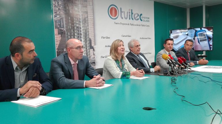 Pilar del Olmo, directivos de Tvitec y alcaldes Pilar del Olmo, directivos de Tvitec y alcaldes