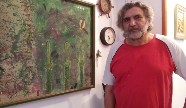 Andreu Fons i Garcia en su domicilio en Jódar, ante una de sus obras Andreu Fons i Garcia en su domicilio en Jódar, ante una de sus obras