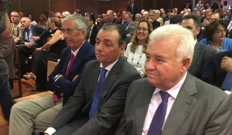 Francisco Gómez, presidente de COEPA, (d) junto con su homólogo en la CEV, Salvador Navarro, en un acto público. Francisco Gómez, presidente de COEPA, (d) junto con su homólogo en la CEV, Salvador Navarro, en un acto público.