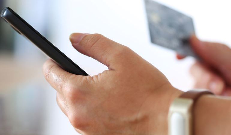 Detienen a tres trabajadores por cargar a clientes de una compañía telefónica 70 altas falsas en Alcorcón Detienen a tres trabajadores por cargar a clientes de una compañía telefónica 70 altas falsas en Alcorcón