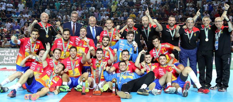 El fichaje del Liberbank Ciudad Encantada, Xavi Castro, tras el trofeo se corona con los Hispanos Juniors campeón del mundo en Argelia El fichaje del Liberbank Ciudad Encantada, Xavi Castro, tras el trofeo se corona con los Hispanos Juniors campeón del mundo en Argelia