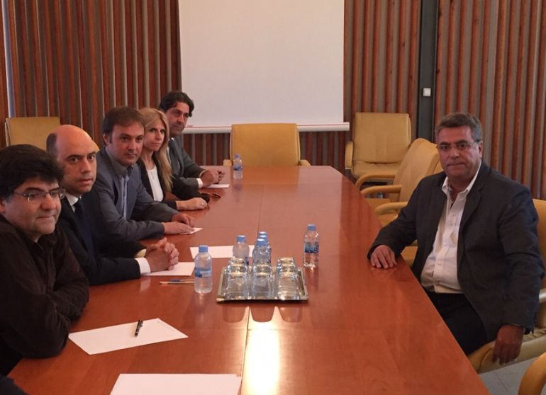 Enrique Ortiz junto a varios miembros de la corporación municipal Enrique Ortiz junto a varios miembros de la corporación municipal