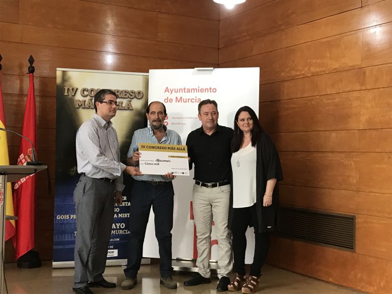 AFACMUR recibe 5.000 euros para actividades de apoyo a niños con cáncer AFACMUR recibe 5.000 euros para actividades de apoyo a niños con cáncer
