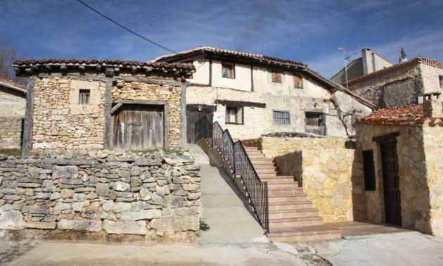 Casas típicas de La Cuenca, en Golmayo (Soria). Casas típicas de La Cuenca, en Golmayo (Soria).