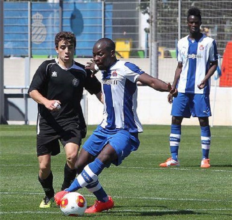 Paul Quaye con la camiseta del Español Paul Quaye con la camiseta del Español
