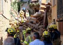 Rescatadas dos personas atrapadas tras el derrumbe de una casa en Girona