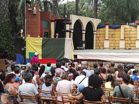 Este mediodía ha habido marionetas en el Ágora Heliketana Este mediodía ha habido marionetas en el Ágora Heliketana
