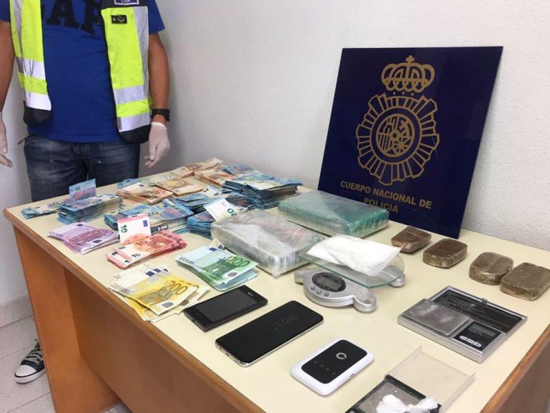 Droga y efectos recuperados por la Policía Nacional Droga y efectos recuperados por la Policía Nacional