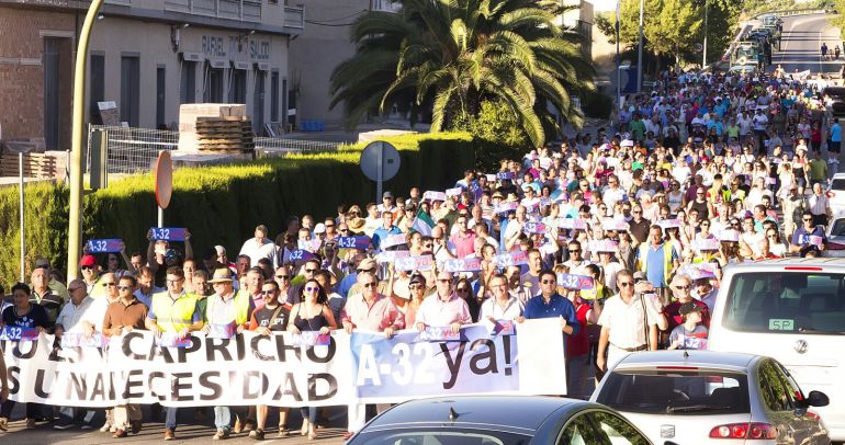 Ante la no autorización por parte de la subdelegación del Gobierno, se anuncia una rueda de prensa en el lugar donde tenia que comenzar la acción de protesta social. Ante la no autorización por parte de la subdelegación del Gobierno, se anuncia una rueda de prensa en el lugar donde tenia que comenzar la acción de protesta social.