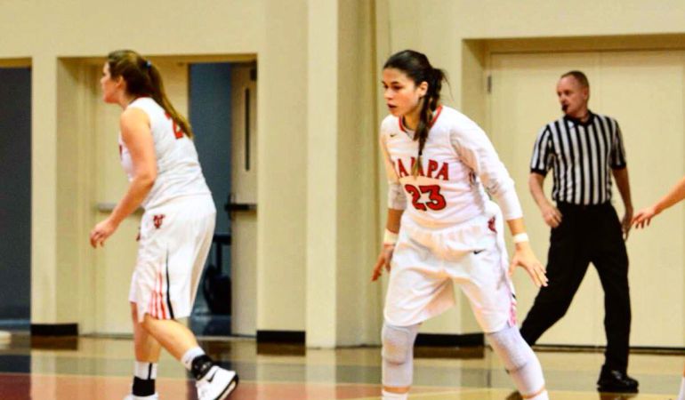 Elena de Alfredo es una madrileña que ya ha vuelto a casa tras jugar al baloncesto en la liga universitaria femenina de Estados Unidos Elena de Alfredo es una madrileña que ya ha vuelto a casa tras jugar al baloncesto en la liga universitaria femenina de Estados Unidos