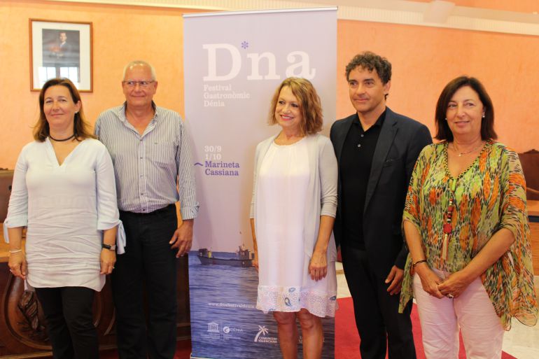 Firma del convenio entre el Ayuntamiento de Dénia y la Agència Valenciana del Turisme. Firma del convenio entre el Ayuntamiento de Dénia y la Agència Valenciana del Turisme.