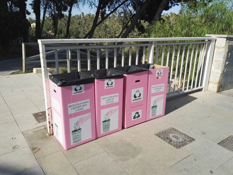 Papeleras que se han ubicado en el centro, donde se concentra la fiesta Papeleras que se han ubicado en el centro, donde se concentra la fiesta