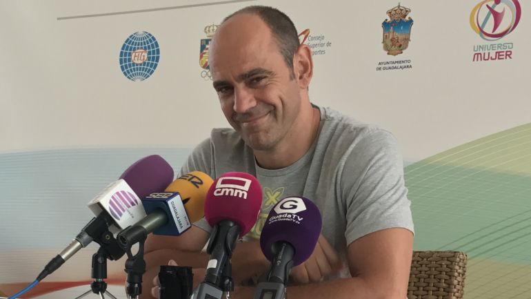 Hombrados renueva con Balonmano Guadalajara: Hombrados: "Los récords no son mi objetivo" Hombrados renueva con Balonmano Guadalajara: Hombrados: "Los récords no son mi objetivo"