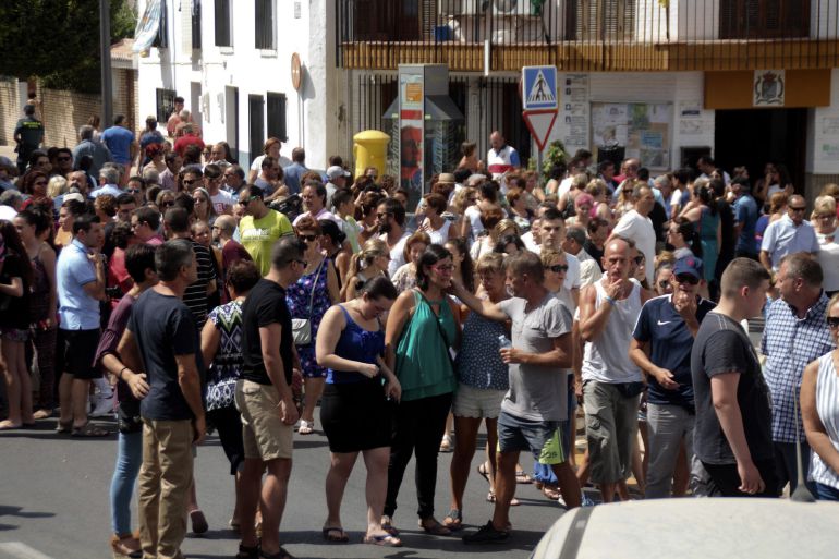 Concentración del pasado día 6 de los vecinos de Vélez de Benaudalla (Granada) en recuerdo de Paco Pedrosa Concentración del pasado día 6 de los vecinos de Vélez de Benaudalla (Granada) en recuerdo de Paco Pedrosa