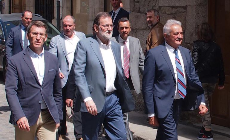 Feijóo (izda), Rajoy (centro) y el alcalde de Chantada, Manuel Varela (derecha) Feijóo (izda), Rajoy (centro) y el alcalde de Chantada, Manuel Varela (derecha)