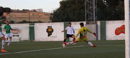 Isaac se topó con Pizana en la mejor ocasión de la segunda parte Isaac se topó con Pizana en la mejor ocasión de la segunda parte