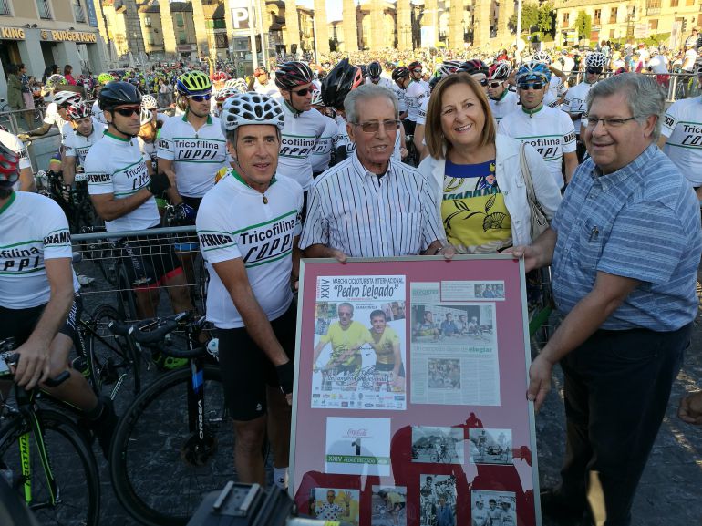 Federico Martín Bahamontes es homenajeado a la salida de la Marcha Pedro Delgado Federico Martín Bahamontes es homenajeado a la salida de la Marcha Pedro Delgado