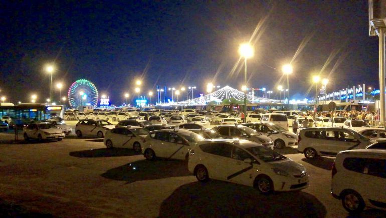 Concentración de taxistas esta pasada madrugada en el real de la Feria de Málaga Concentración de taxistas esta pasada madrugada en el real de la Feria de Málaga