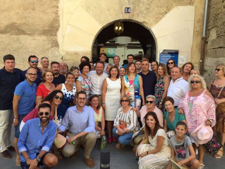 Isabel Bonig y miembros del PP Isabel Bonig y miembros del PP