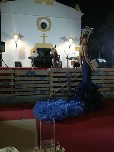 Una de las modelos durante el desfile Una de las modelos durante el desfile