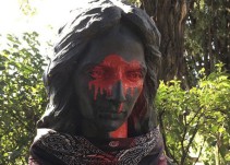Profanan los mausoleos de los Flores y de Calvo Sotelo en la Almudena