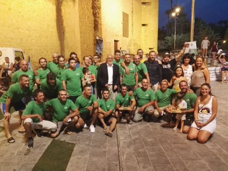 Foto de familia tras el IV Campeonato de Trepa de Palmera Foto de familia tras el IV Campeonato de Trepa de Palmera