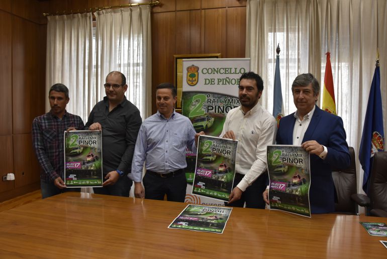 Presentación na sala de xuntas da Deputación Provincial de Ourense, da segunda edición do Rally Mix de Piñor, que se disputará os días 19 e 20 de agosto. Na presentación, Candido Carrera, J Davila, José Luis González, Juan Anta e Iván Corral Presentación na sala de xuntas da Deputación Provincial de Ourense, da segunda edición do Rally Mix de Piñor, que se disputará os días 19 e 20 de agosto. Na presentación, Candido Carrera, J Davila, José Luis González, Juan Anta e Iván Corral