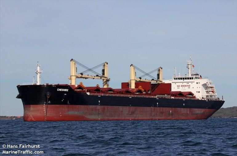 El carguero 'Cheshire' sigue a flote, a 100 millas y controlado El carguero 'Cheshire' sigue a flote, a 100 millas y controlado