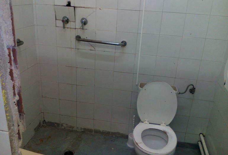 Este es el estado actual del baño. Este es el estado actual del baño.