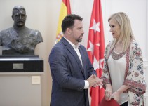 Cifuentes mediará con Fomento para conseguir que Rivas tenga acceso a la M-50