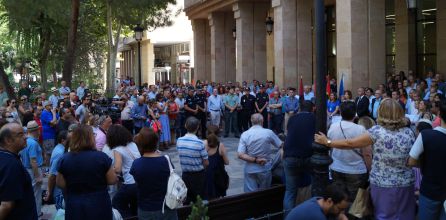 La concentración ha tenido lugar en la Plaza del Ayuntamiento al mediodía La concentración ha tenido lugar en la Plaza del Ayuntamiento al mediodía