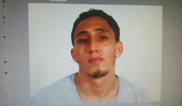 Imagen difundida por la policía sobre Driss Oukabir. Imagen difundida por la policía sobre Driss Oukabir.