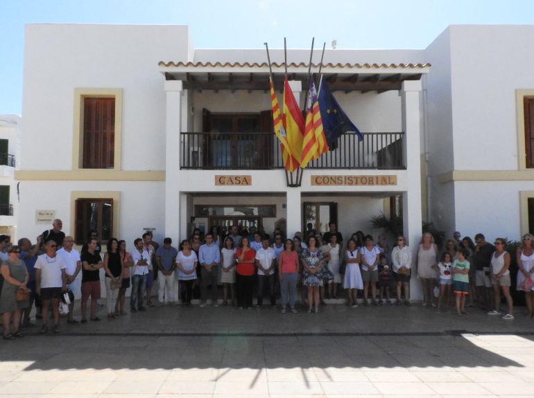 Concentración en el Consell de Formentera Concentración en el Consell de Formentera