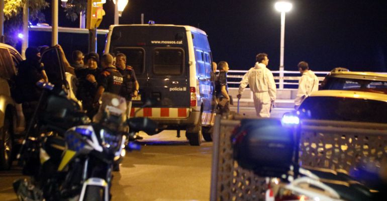 Imatges del dispositiu policial desplegat per l'atemptat terrorista de Cambrils Imatges del dispositiu policial desplegat per l'atemptat terrorista de Cambrils