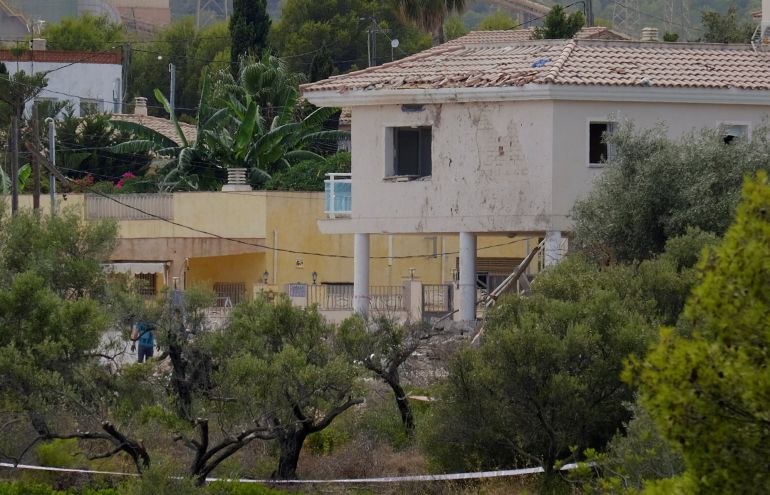La casa de Alcanar donde se está procediendo a la investigación. La casa de Alcanar donde se está procediendo a la investigación.