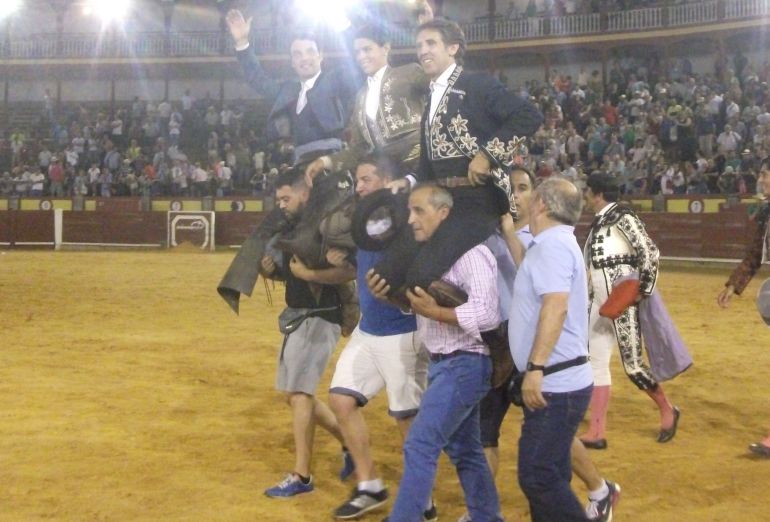 Pablo Hermoso de Mendoza, Andy Cartagena y Lea Vicens, a hombros en Ciudad Real Pablo Hermoso de Mendoza, Andy Cartagena y Lea Vicens, a hombros en Ciudad Real