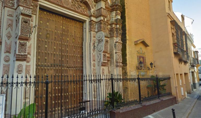Fachada principal del templo de Los Terceros, sede la Hermandad de la Sagrada Cena Fachada principal del templo de Los Terceros, sede la Hermandad de la Sagrada Cena