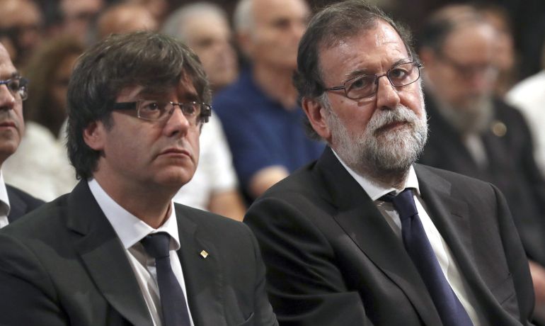 Carles Puigdemont y Mariano Rajoy durante la misa celebrada en la Sagrada Familia por las víctimas de los atentados en Cataluña Carles Puigdemont y Mariano Rajoy durante la misa celebrada en la Sagrada Familia por las víctimas de los atentados en Cataluña