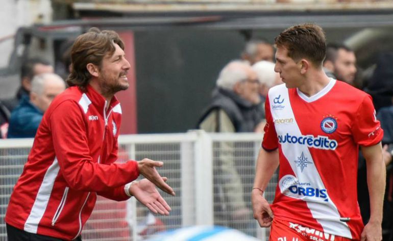 El Málaga ficha a Esteban Rolón, jugador de Argentinos Juniors: El jeque Al Thani ficha a Esteban Rolón El Málaga ficha a Esteban Rolón, jugador de Argentinos Juniors: El jeque Al Thani ficha a Esteban Rolón